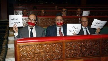 PLF 2015: l’opposition proteste contre le gouvernement