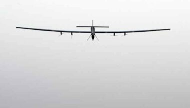 L'avion solaire SI2 vole vers l'Inde