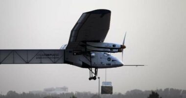 Solar Impulse 2 commence son tour du monde