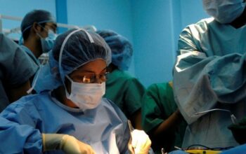 Louardi sanctionne des médecins du secteur public