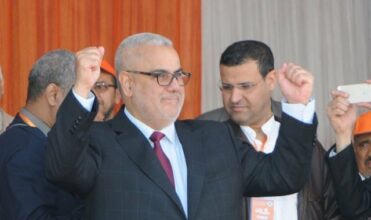 Abdelilah Benkirane persiste, signe et pilonne ses adversaires