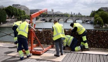 Fin des cadenas d'amour sur le Pont des arts à Paris