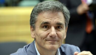 La Grèce promet des réformes des impôts et des retraites