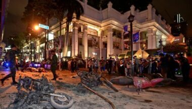 Attentat à Bangkok: la police à la recherche d'un suspect, 20 morts