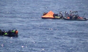 Naufrage en Méditerranée: l'arrivée des secours, moment critique d'un sauvetage