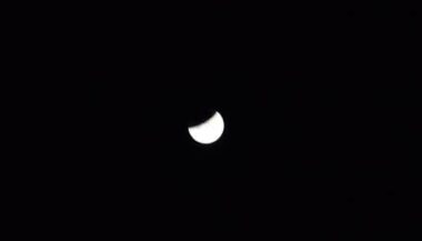 Une éclipse lunaire totale dans le ciel de Casablanca
