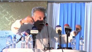 Petite partie de ping pong entre Nabil Benabdellah et Mustapha Bakkoury