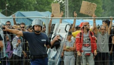 Vidéo. La distribution &ldquo;inhumaine&rdquo; de nourriture aux réfugiés en Hongrie