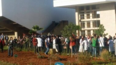 Sit-in des étudiants de médecine violemment réprimé par les forces de l’ordre à Rabat