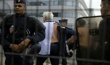 Air France: près de 20 suspects identifiés après l'agression du DRH