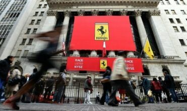 Ferrari vrombit à Wall Street pour sa première cotation