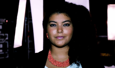 Sara Akroud, la voix qui a séduit des millions de téléspectateurs