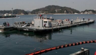 Une barge de production d’eau potable rejoint la marine royale