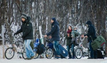 Reportage. La dernière trouvaille des migrants: arriver en Norvège à vélo dans la neige