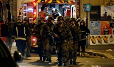 Attentats de Paris: la traque continue, assaut à Saint-Denis