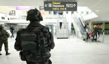 Trafic normal dans les gares, aéroports et transports parisiens