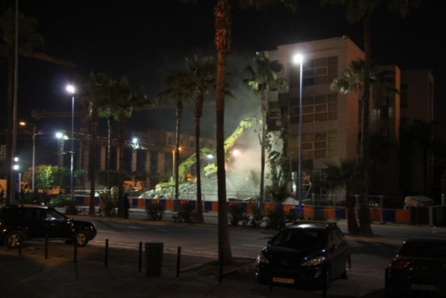 Spectaculaire démolition du show room de la CGI à la Marina de Casa