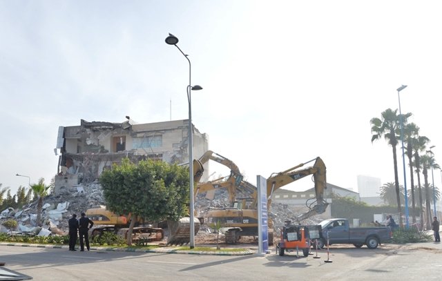 Spectaculaire démolition du show room de la CGI à la Marina de Casa