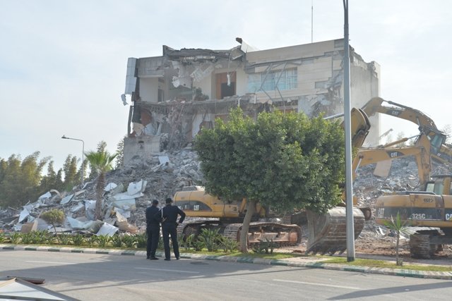 Spectaculaire démolition du show room de la CGI à la Marina de Casa