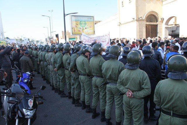 Le gouvernement a perdu son bras de fer face aux étudiants stagiaires et cherche un compromis