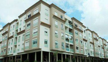 Immobilier: quasi-stagnation des prix, baisse des ventes en 2015