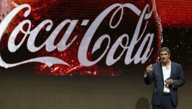 Coca-Cola résiste au dollar et accélère ses économies