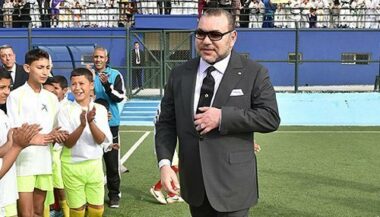 Le Roi inaugure un terrain de sport à Ben M'Sik