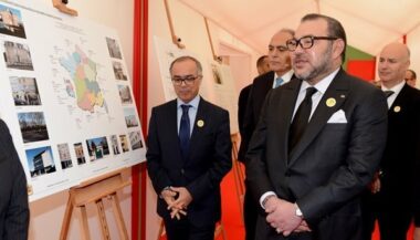 Le Roi Mohammed VI visite les services consulaires du Maroc à Orly