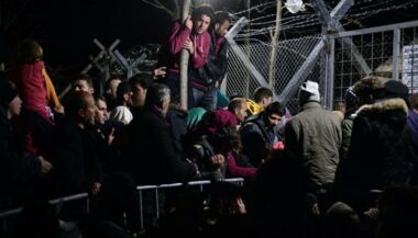 Grèce: tirs de gaz lacrymogènes contre des migrants