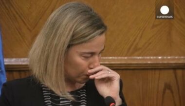 Attentats de Bruxelles: Mogherini en larmes