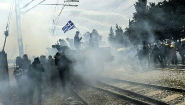 Macédonie: gaz lacrymogènes et grenades assourdissantes contre des migrants