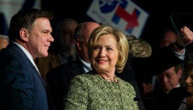 Les hommes, défi d'Hillary pour briser l'ultime plafond de verre