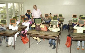 Curricula et programmes scolaires: un demi siècle sans visibilité