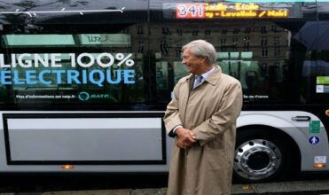 Paris met en service son premier bus électrique Bluebus