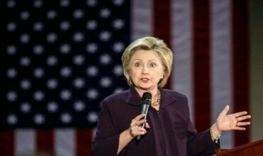 Etats-Unis: rattrapée dans les sondages, Clinton se démarque de Trump
