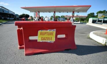 France: Des efforts accrus pour réapprovisionner les stations en carburants