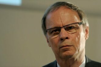 &ldquo;Protéger le salarié plutôt que l'emploi&rdquo;: le Nobel Jean Tirole appelle à réformer le travail