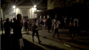 Violents affrontements entre commerçants ambulants et police à Annaba en Algérie