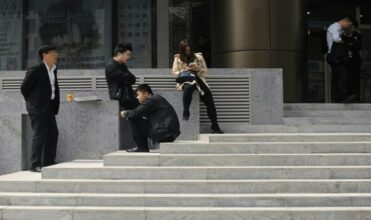 Chine: la fessée aux employés de banque non-performants indigne