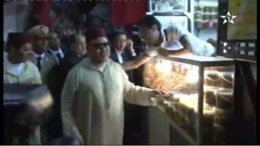 Impressionnantes images du Roi Mohammed VI dans la médina de Fès