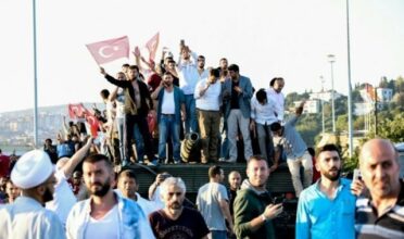 Turquie: putsch déjoué, tensions persistantes, 265 morts