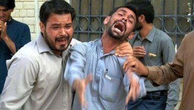 Pakistan: l'horreur à l'hôpital, un attentat taliban fait 70 morts