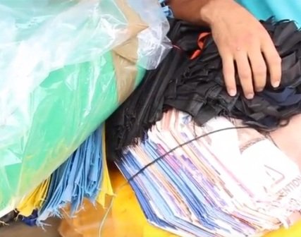 Un mois après l’interdiction des sachets en plastique, quel bilan?