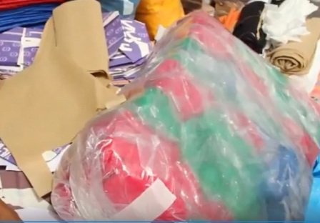 Un mois après l’interdiction des sachets en plastique, quel bilan?