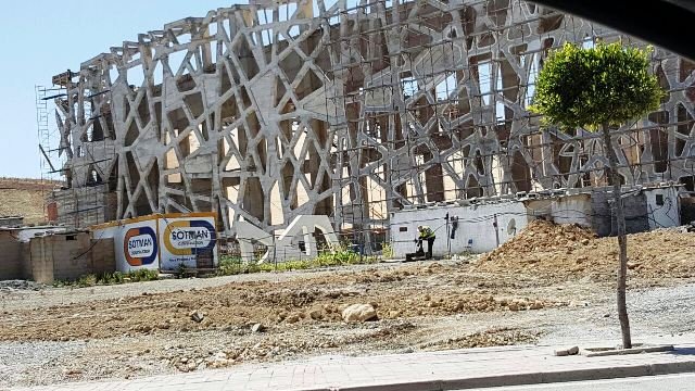 La toiture en bois de la piscine olympique de Tanger s’effondre