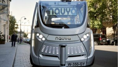 La France expérimente un service de minibus sans chauffeur pendant un an à Lyon