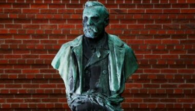 Nobel d'économie: le prix à deux théoriciens du contrat