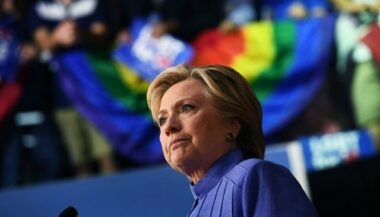 Maison Blanche: les sondages se resserrent entre Clinton et Trump