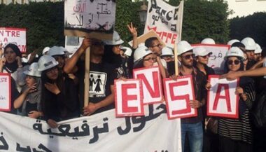 Deuxième sit-in des ENSAistes devant le Parlement