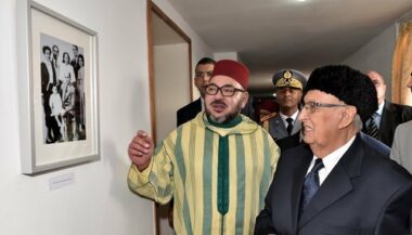 Images. Le Roi visite l'hôtel &ldquo;Les thermes&rdquo; où séjournait Mohammed V lors de son exil